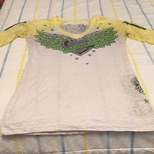 V-neck quarter sleeve shirt